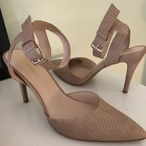 Pointed toe heels